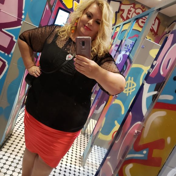 Meet your Posher, Michelle - Picture 1 of 1